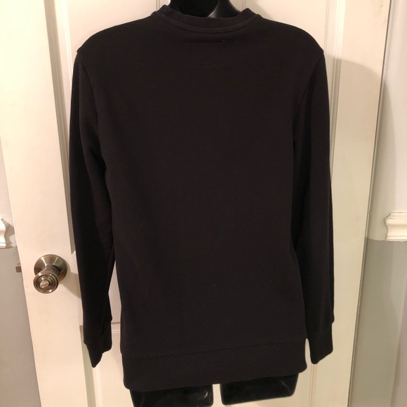 Guess women’s crew neck sweatshirt size xs. - Picture 2 of 3